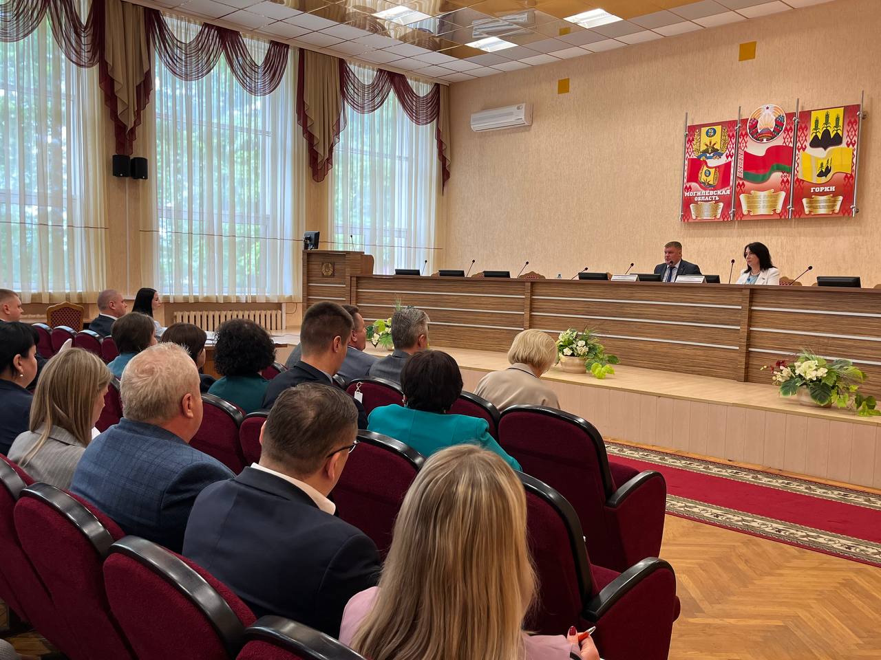 Вопросы по наведению порядка на объектах АПК, благоустройству города и населенных пунктов района рассматривали на планерке под руководством председателя райисполкома