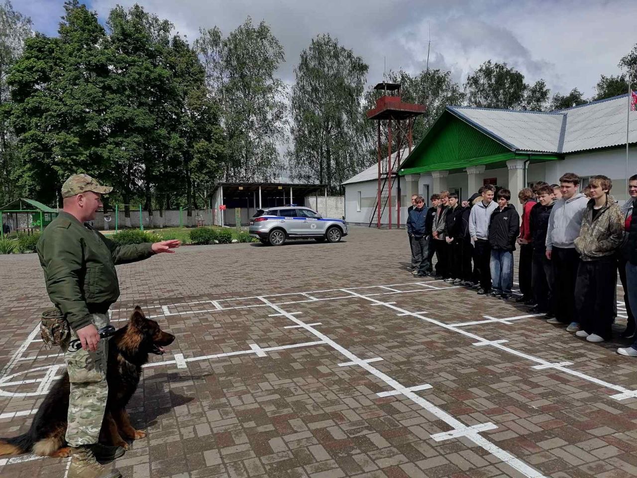 Воспитанники палаточного лагеря «Патриот» посетили войсковую часть и ДОСААФ