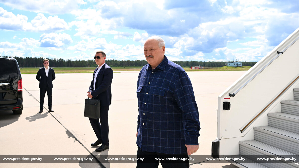 Президент Беларуси Александр Лукашенко посетил с рабочим визитом Российскую Федерацию