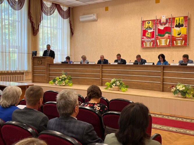 На заседании районного исполнительного комитета рассматривали концепцию доверительного управления акциями двух сельхозорганизаций района