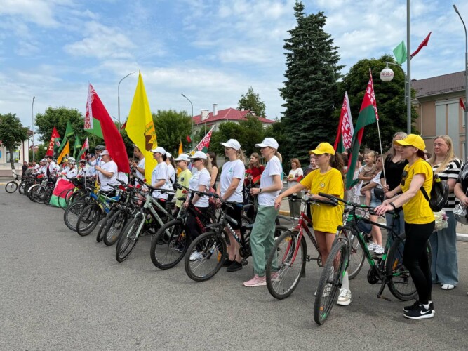 Торжественная отправка участников Республиканского велопробега, посвященного Победе в Великой Отечественной войне и памяти Собора Белорусских святых