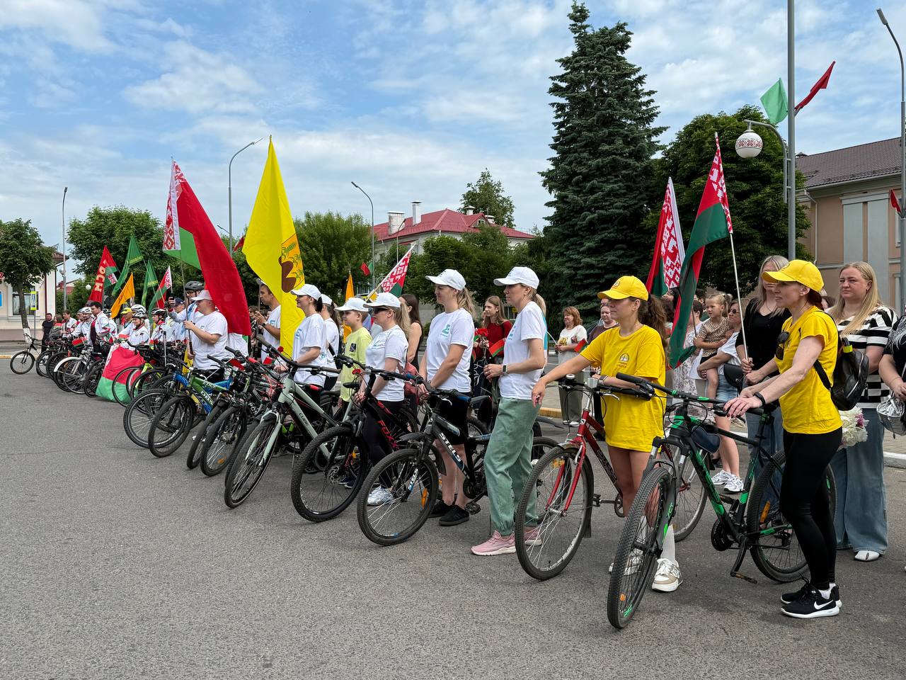 Торжественная отправка участников Республиканского велопробега, посвященного Победе в Великой Отечественной войне и памяти Собора Белорусских святых