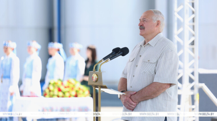 Лукашенко об оплате труда на селе: баловать крестьян нельзя, но если дают результат – надо платить