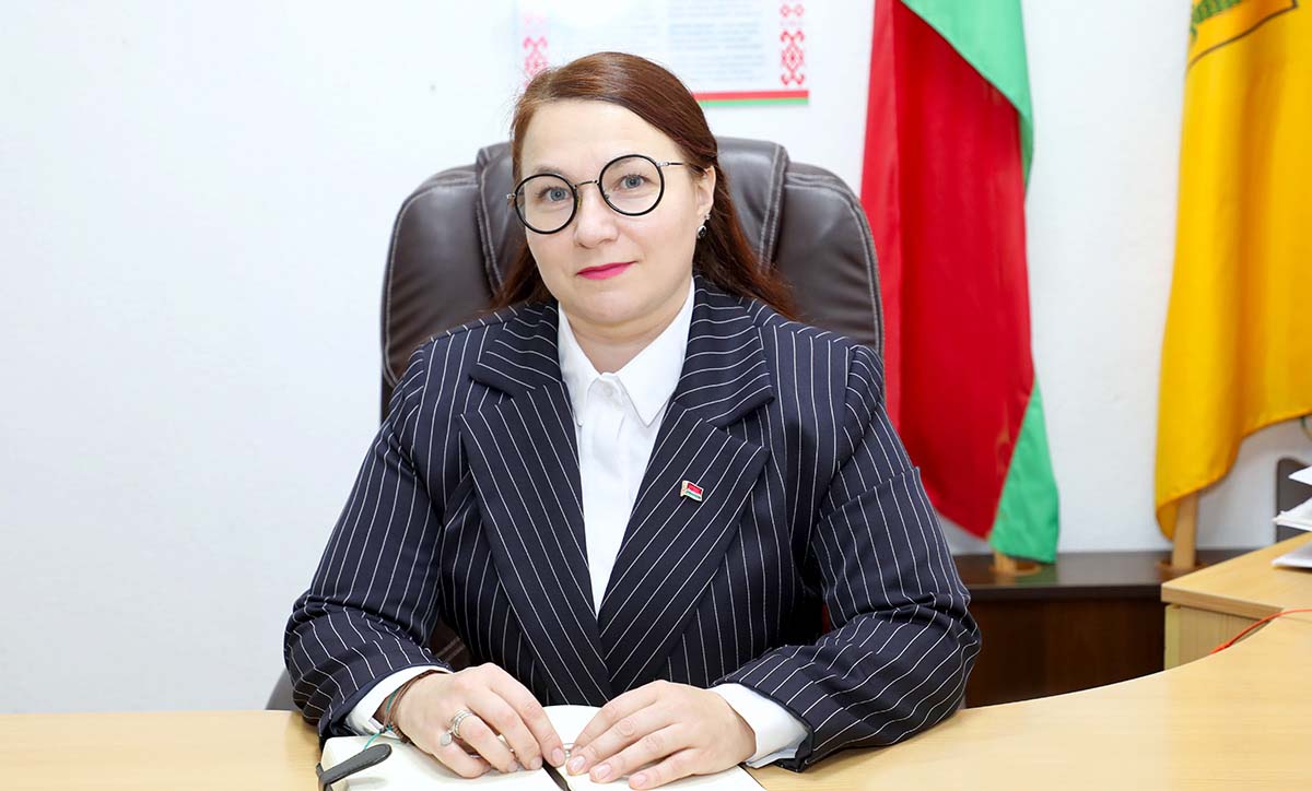 Три десятилетия наша страна идет курсом развития и процветания под руководством сильного лидера