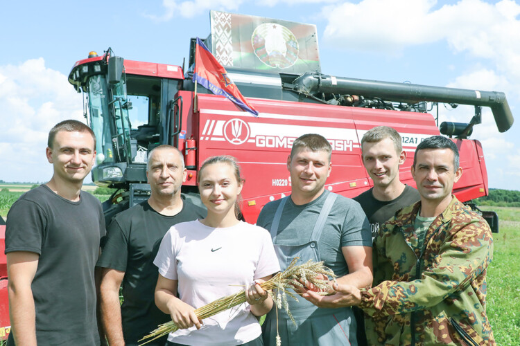 Аграрии и спасатели на хлебной ниве