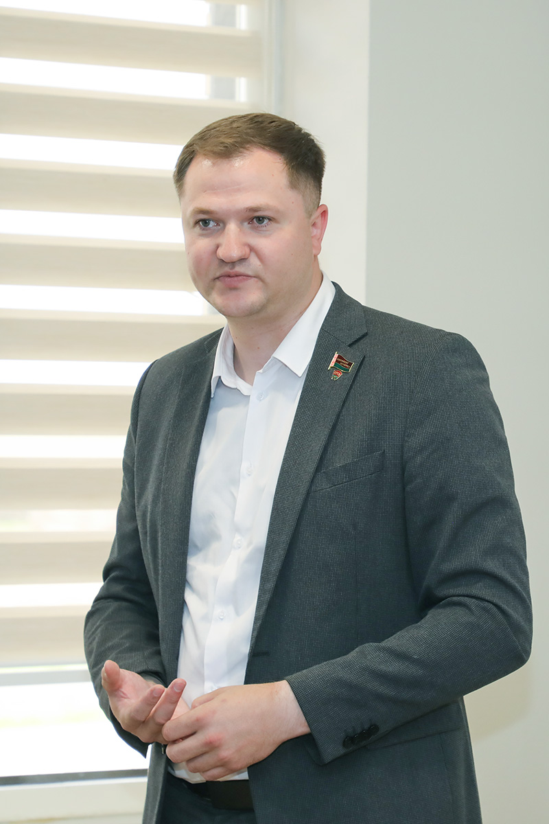 Встреча с трудовым коллективом: о работе Парламента и закреплении молодых специалистов