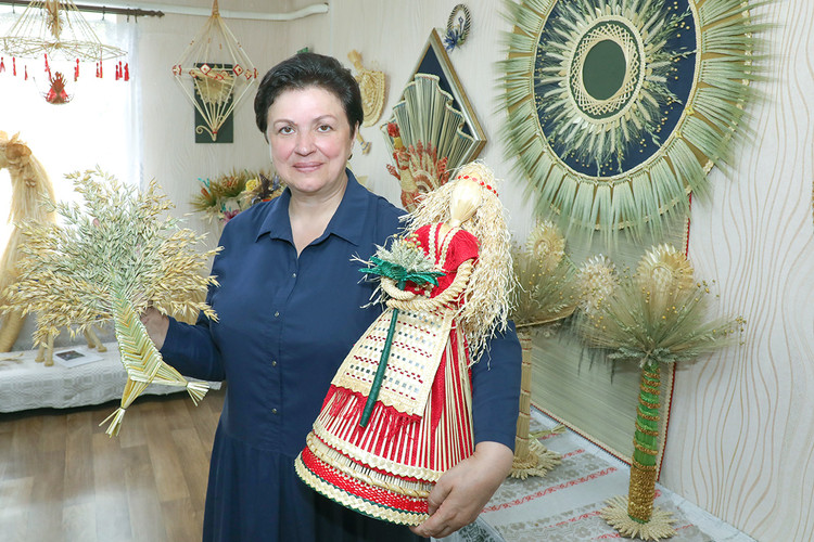 Творческий юбилей: в Доме ремесел чествуют мастера соломоплетения Ирину Белякову