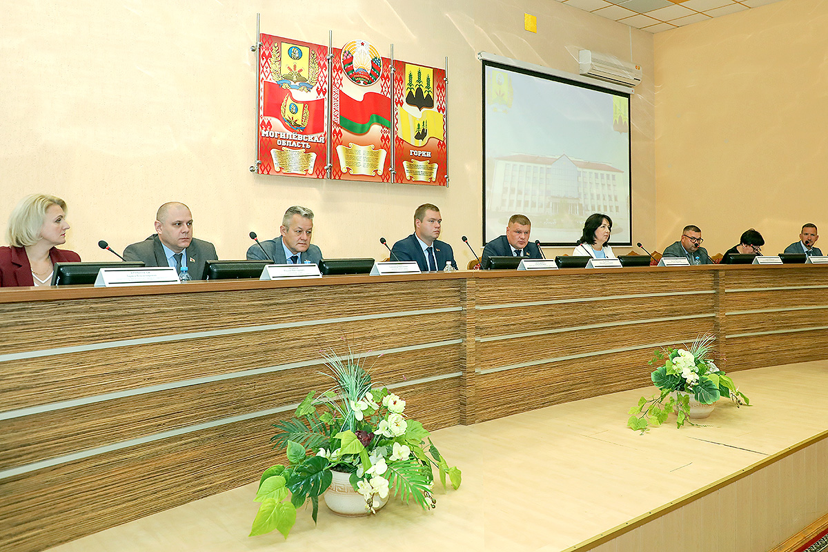 Под руководством главы района Николая Орлёнка прошло заседание райисполкома