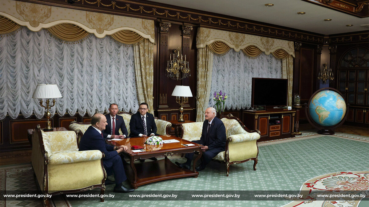 Александр Лукашенко провел встречу с лидером КПРФ Геннадием Зюгановым