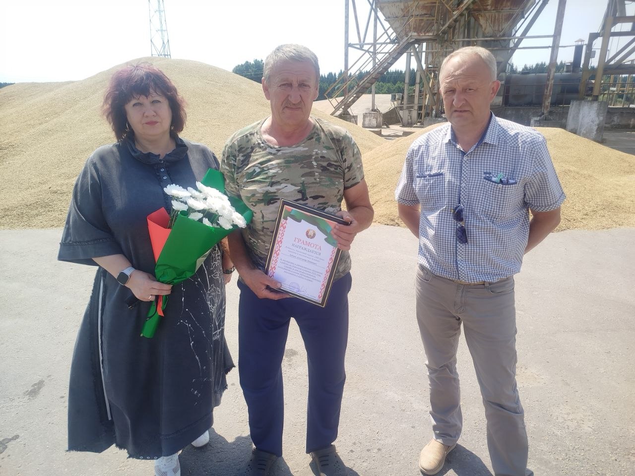 В ритме уборочной: Александр Зайцев перевез более 1000 тонн зерна