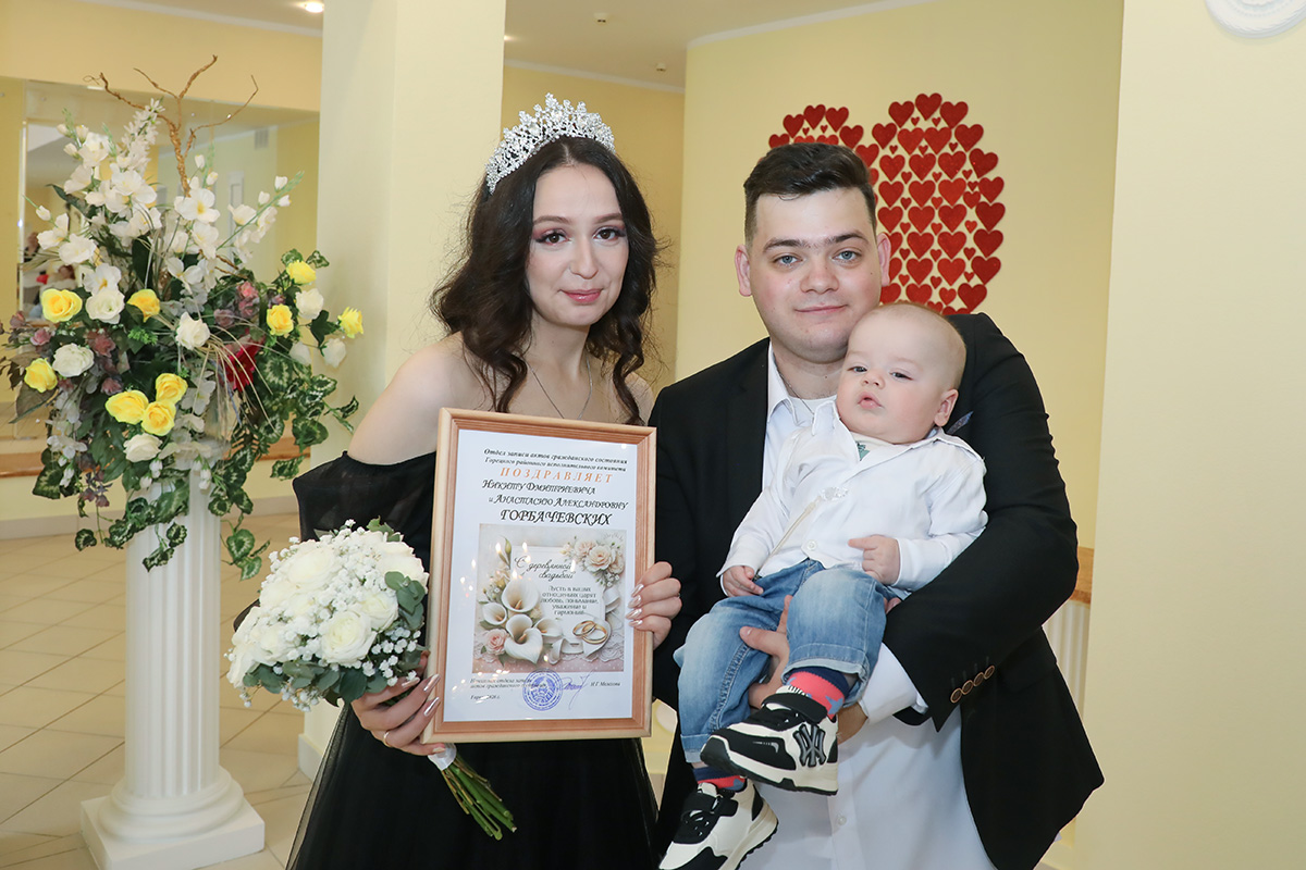 Свадебный юбилей: семейному древу Никиты и Анастасии Горбачевских 5 лет