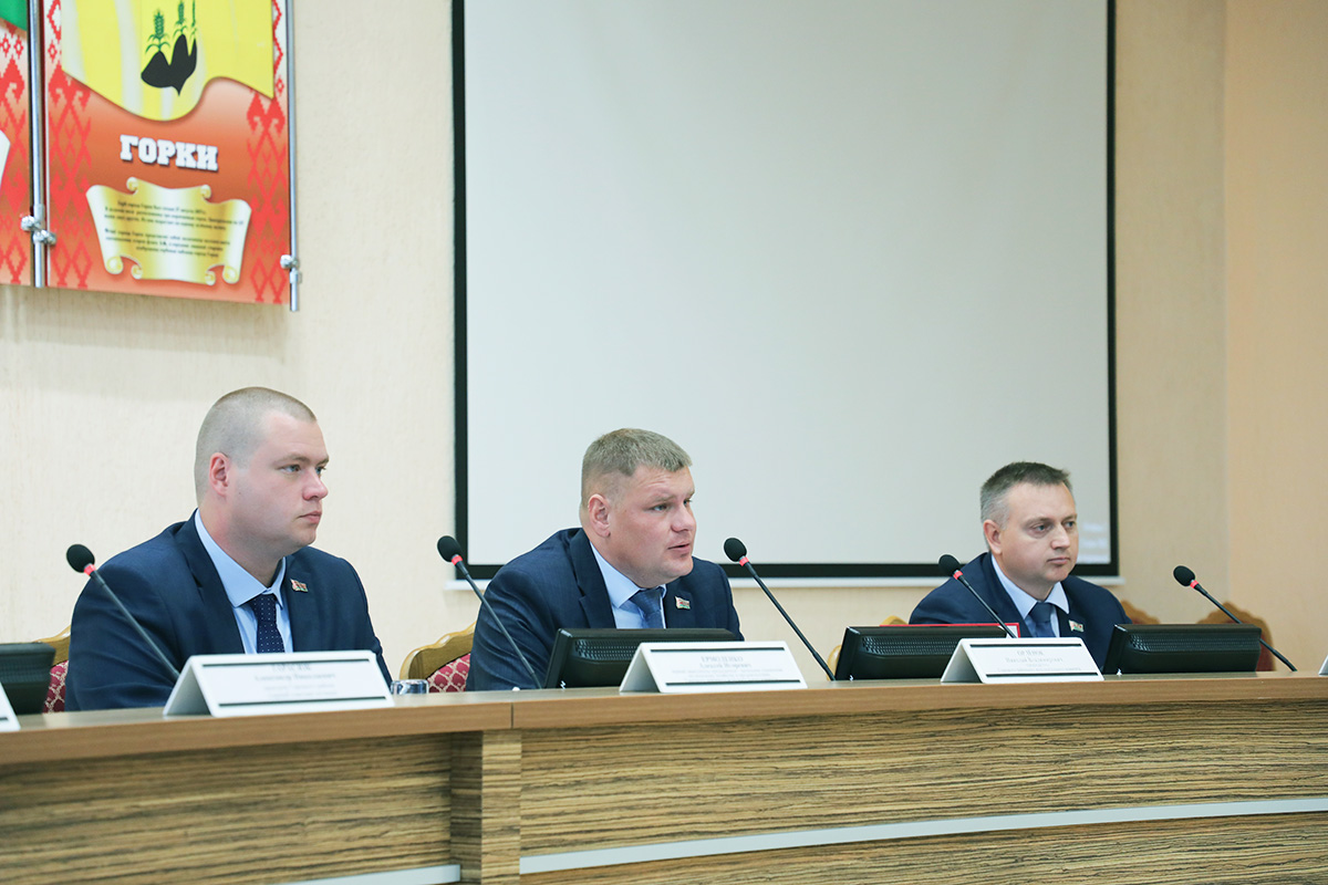 В райисполкоме прошло оперативное совещание под руководством Николая Орлёнка