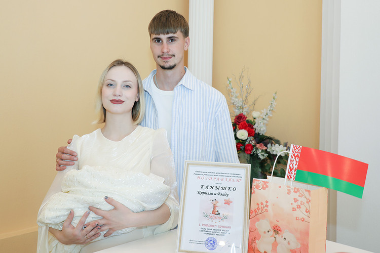 Счастливое число: в Горецком районе торжественно зарегистрировали 100-го новорожденного 2026 года