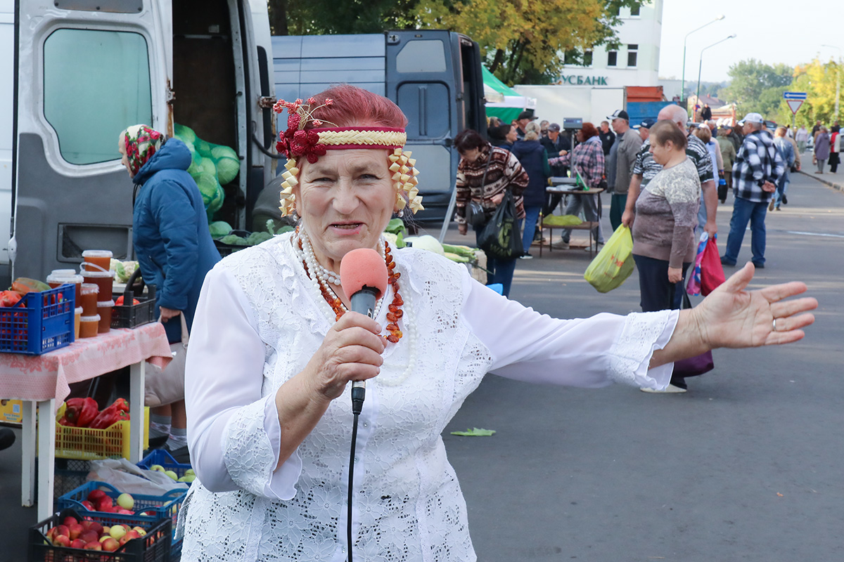 В Горках развернулась масштабная сельскохозяйственная ярмарка выходного дня (фотофакт)