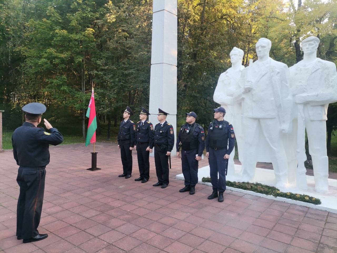 На страже мира и согласия: личный состав Горецкого отдела охраны провел торжественный инструктаж в День народного единства