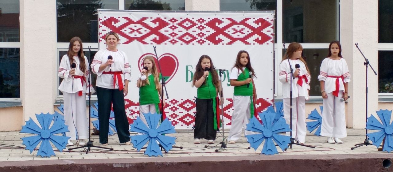 Мы сильны и едины! В агрогородке Ленино душевно отпраздновали День народного единства
