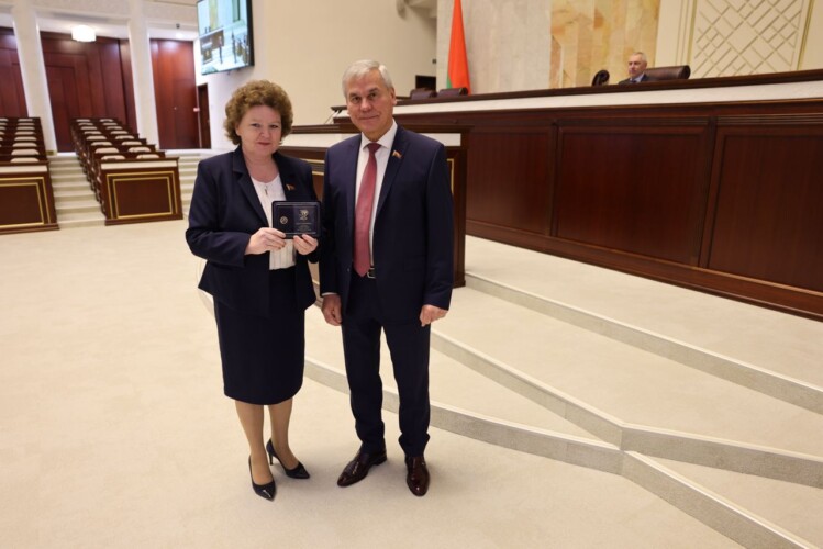 Тридцать лет суверенного парламентаризма: Елена Колеснева о вехах новейшей истории Беларуси